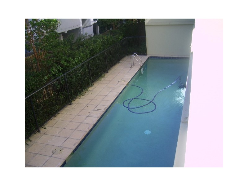 2/11 Grosvenor Street, Indooroopilly QLD 4068