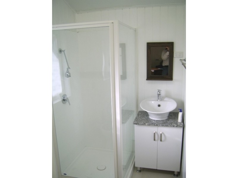 Room 3/11 Morrisey Street, Woolloongabba QLD 4102