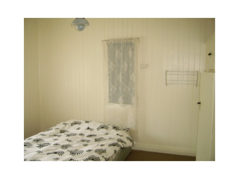 Room 2/11 Morrisey Street, Woolloongabba QLD 4102