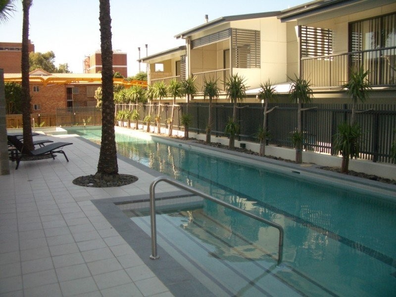 1073/18 Manning Street, Milton QLD 4064