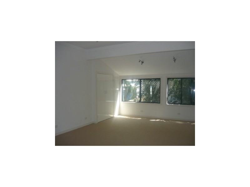 2/112 Kennigo Street, Spring Hill QLD 4000