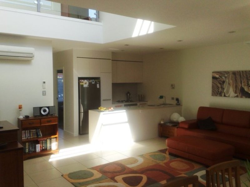 1/62 Armadale Street, St Lucia QLD 4067