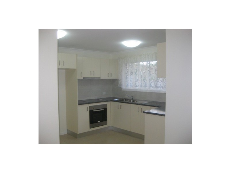 2/27 Castlemaine Street, Milton QLD 4064