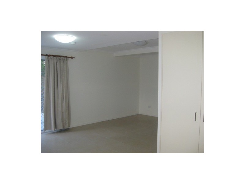 2/27 Castlemaine Street, Milton QLD 4064