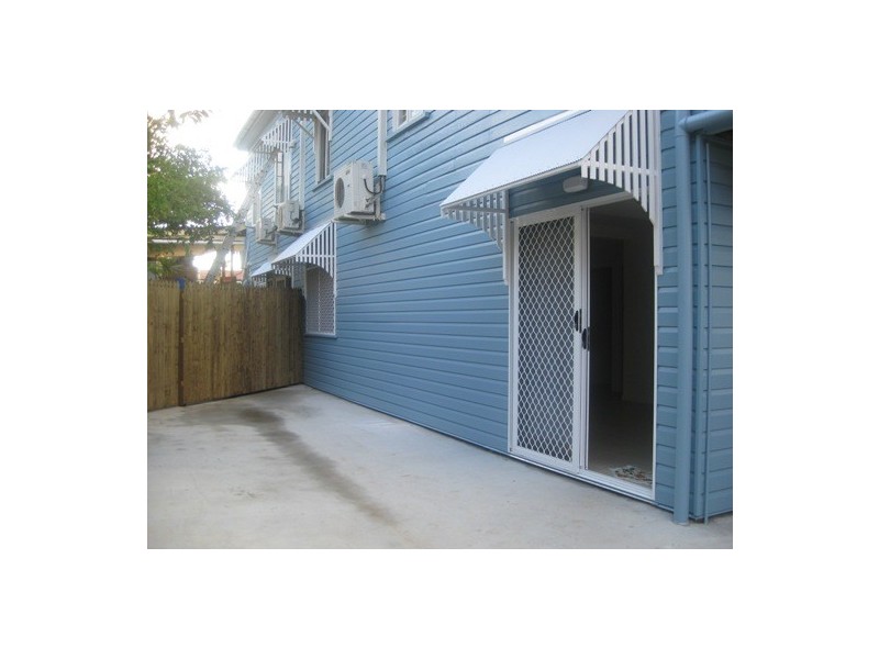 2/27 Castlemaine Street, Milton QLD 4064