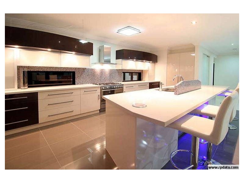 16  CREST RIDGE PDE, Brookwater QLD 4300