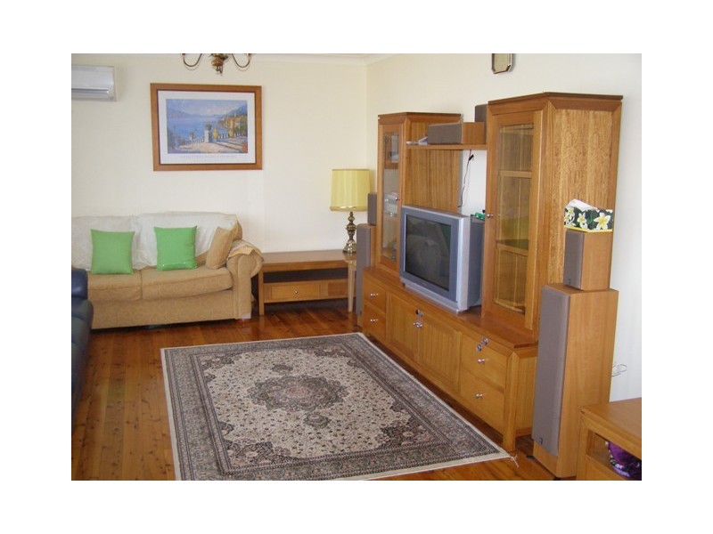 8 Margaret Street, Balgownie NSW 2519