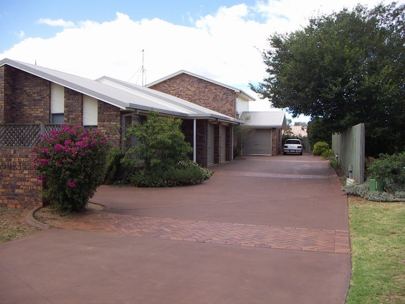 Kearneys Spring QLD 4350