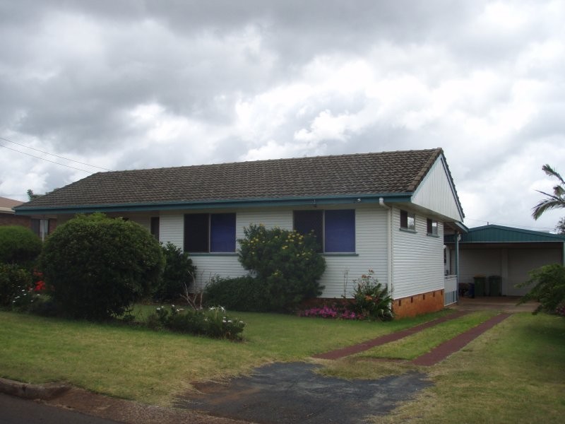 10 Berghofer Street, Newtown QLD 4305