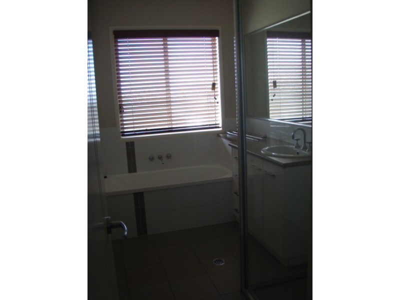 Kearneys Spring QLD 4350