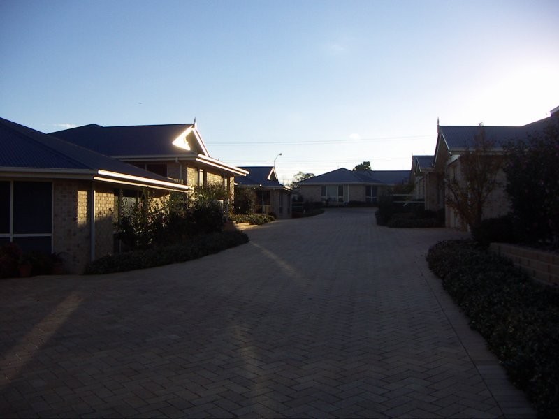 Unit 9/68 Holberton, Newtown QLD 4350