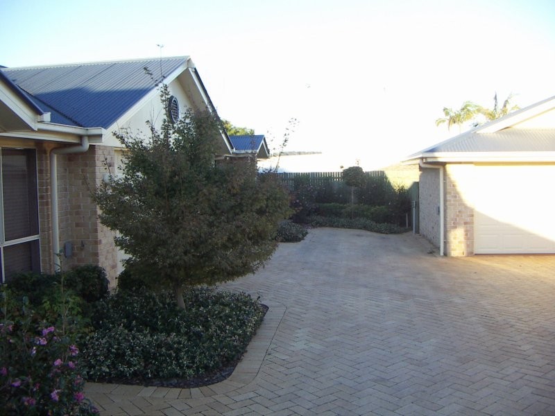 Unit 9/68 Holberton, Newtown QLD 4350