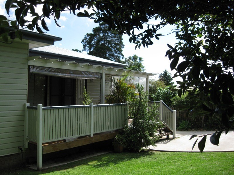 54a North Street, Mount Lofty QLD 4350