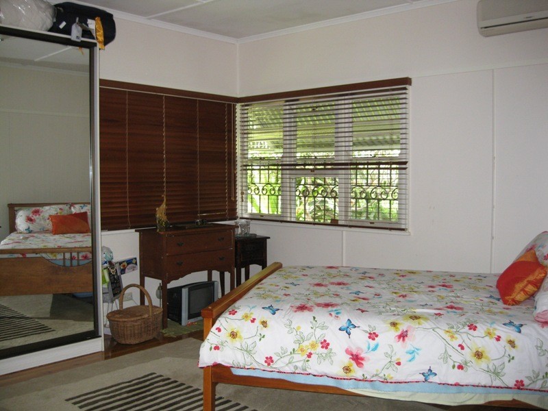 54a North Street, Mount Lofty QLD 4350