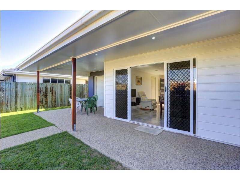 Villa 5 6 Back Hill Drive, Coral Cove QLD 4670