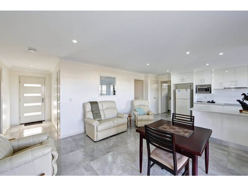 Villa 5 6 Back Hill Drive, Coral Cove QLD 4670