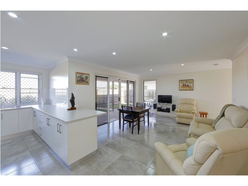 Villa 5 6 Back Hill Drive, Coral Cove QLD 4670