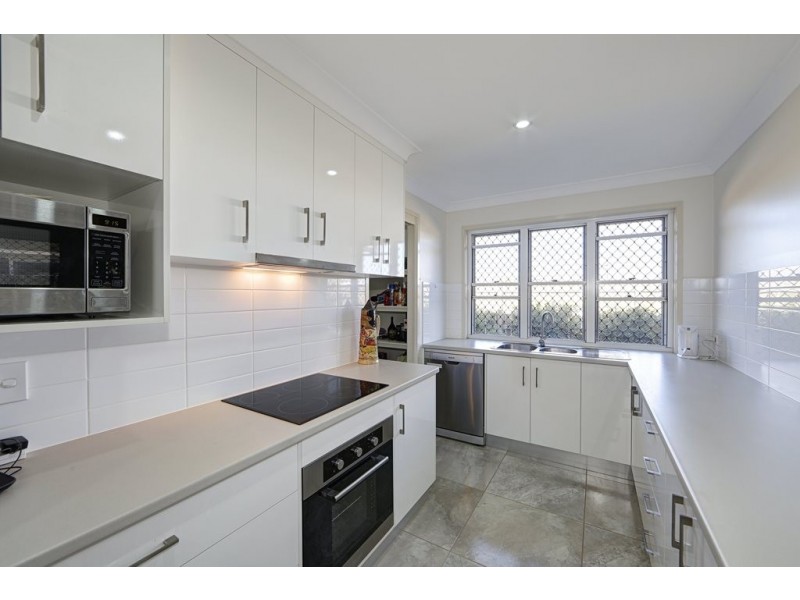 Villa 5 6 Back Hill Drive, Coral Cove QLD 4670