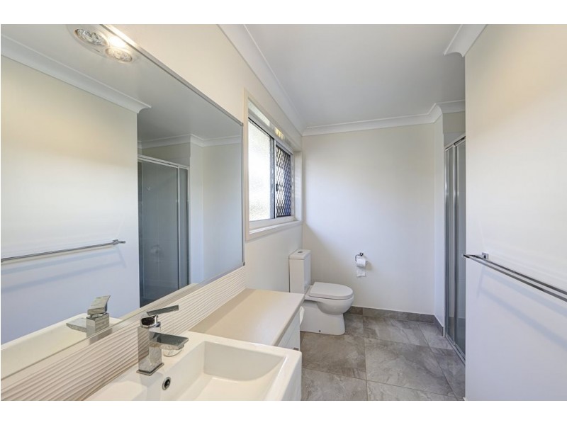 Villa 5 6 Back Hill Drive, Coral Cove QLD 4670