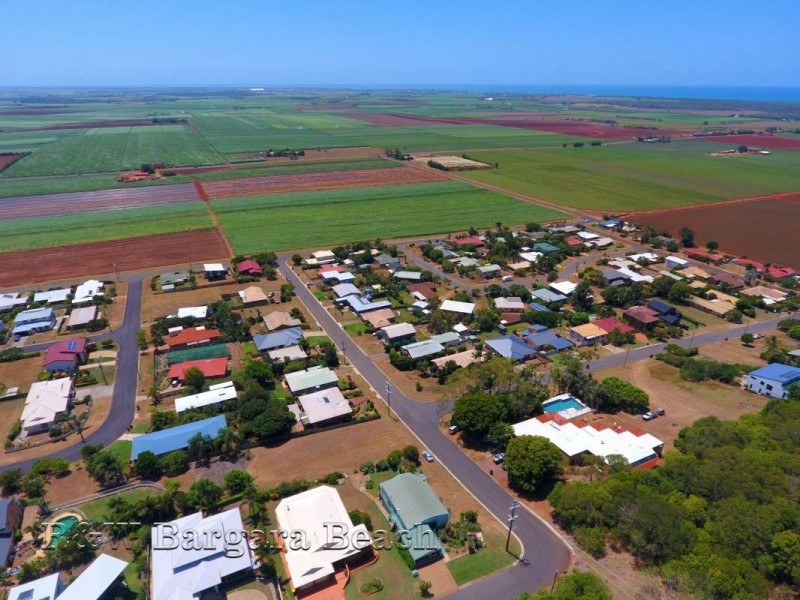 1 Hilltop Avenue, Qunaba QLD 4670