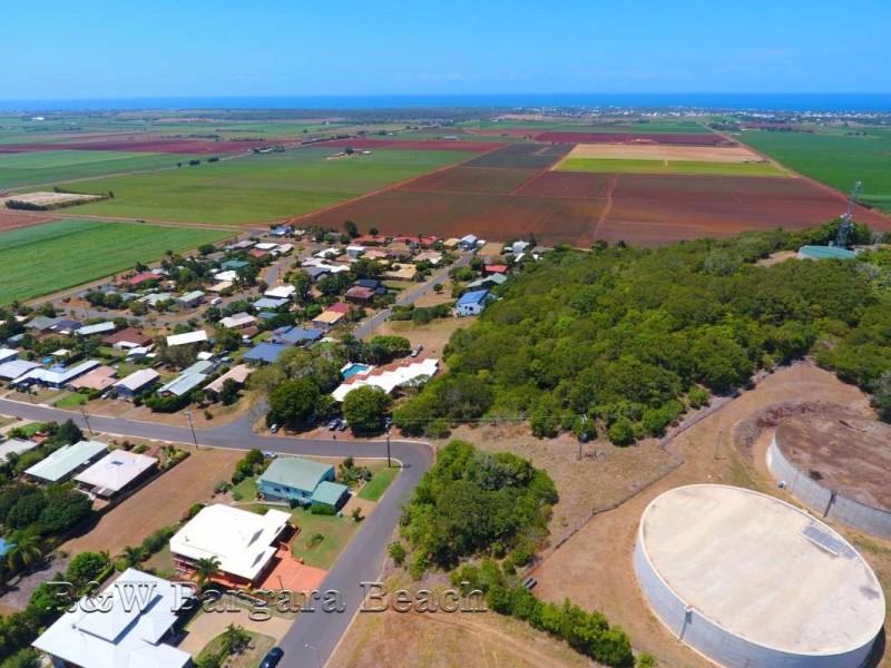 1 Hilltop Avenue, Qunaba QLD 4670