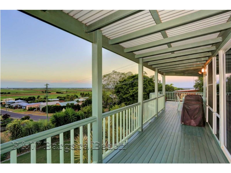 1 Hilltop Avenue, Qunaba QLD 4670