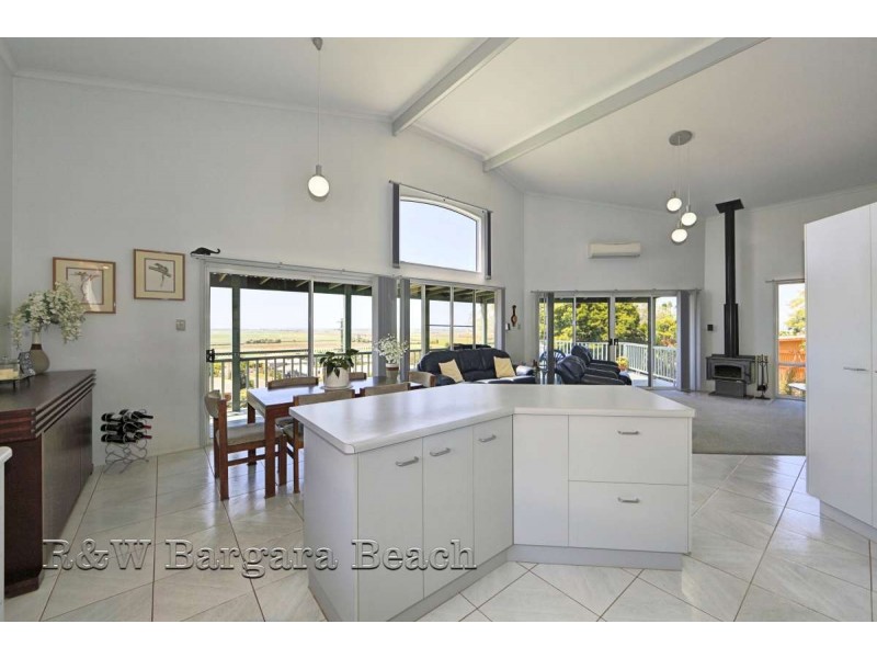 1 Hilltop Avenue, Qunaba QLD 4670