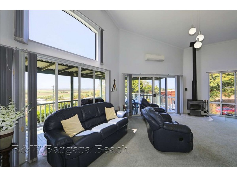 1 Hilltop Avenue, Qunaba QLD 4670