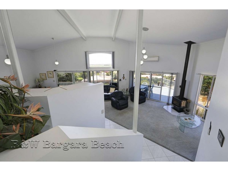 1 Hilltop Avenue, Qunaba QLD 4670