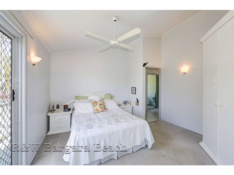 1 Hilltop Avenue, Qunaba QLD 4670