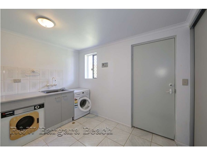 1 Hilltop Avenue, Qunaba QLD 4670