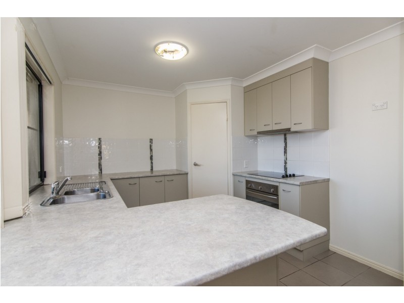 19 McCallum Close, Coral Cove QLD 4670