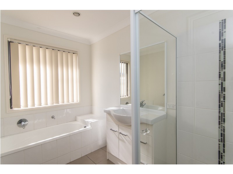 19 McCallum Close, Coral Cove QLD 4670