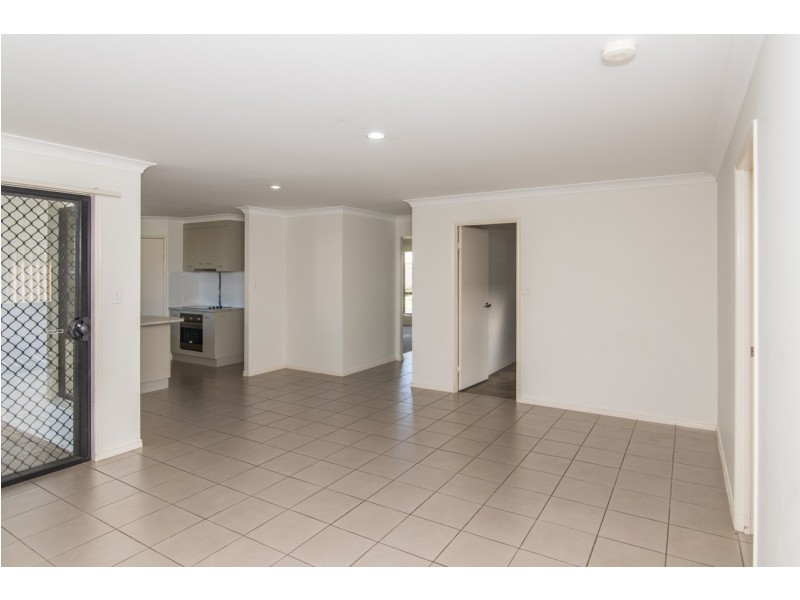 19 McCallum Close, Coral Cove QLD 4670