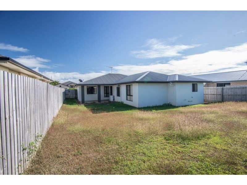 19 McCallum Close, Coral Cove QLD 4670