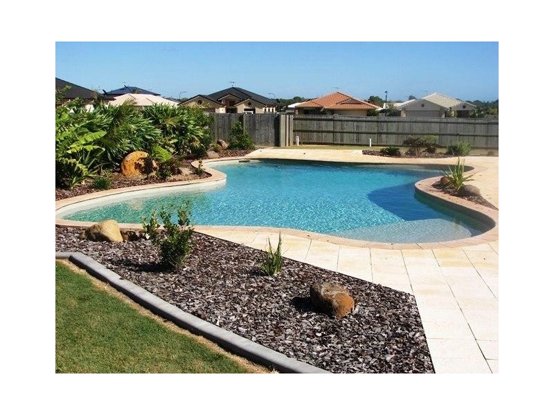 19 McCallum Close, Coral Cove QLD 4670