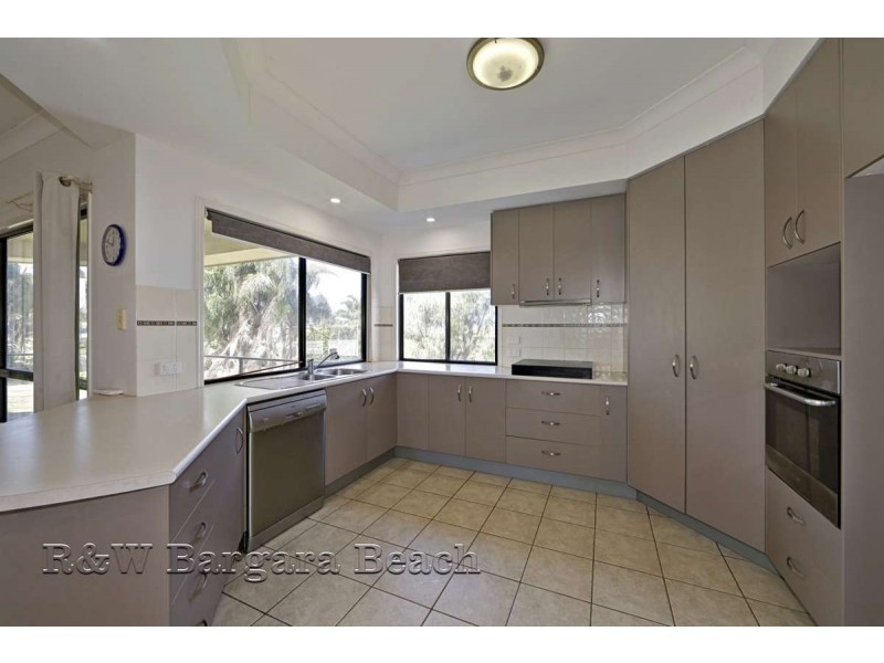 1 Robert John Circuit, Coral Cove QLD 4670