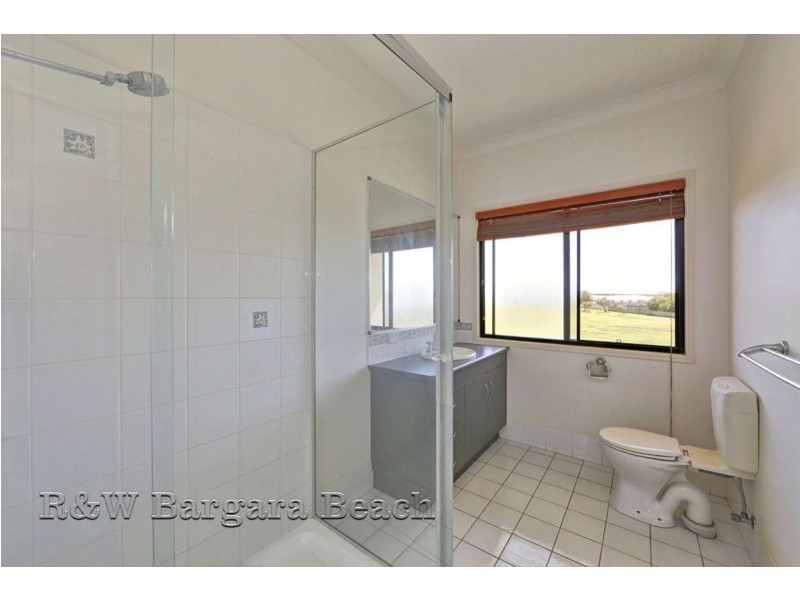1 Robert John Circuit, Coral Cove QLD 4670