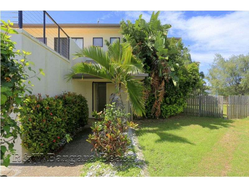 1 Robert John Circuit, Coral Cove QLD 4670