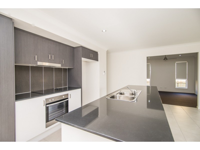 26 Banner Court, Branyan QLD 4670