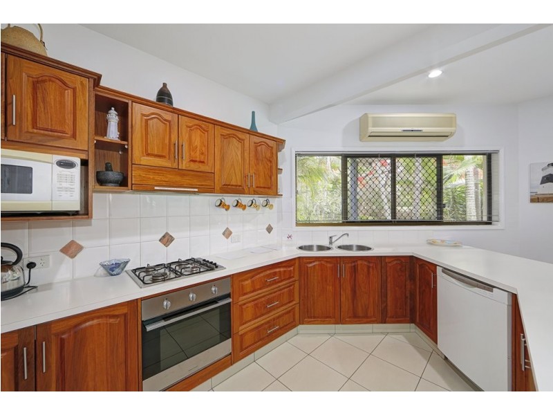 7 Majestic Place, Coral Cove QLD 4670