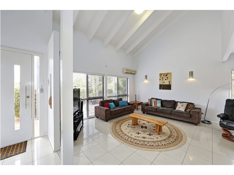 7 Majestic Place, Coral Cove QLD 4670