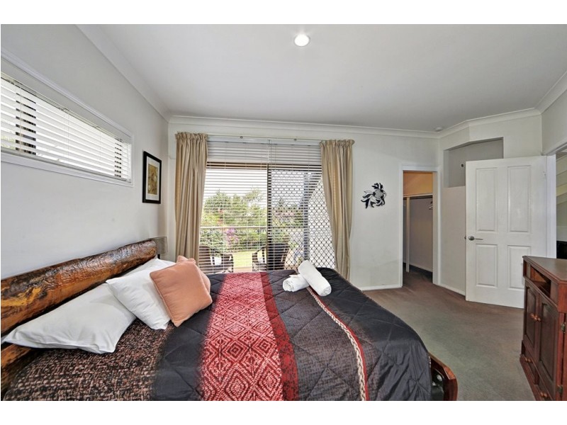 7 Majestic Place, Coral Cove QLD 4670