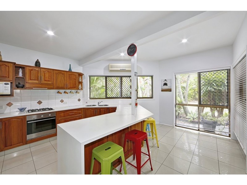 7 Majestic Place, Coral Cove QLD 4670