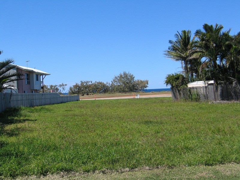 6 Mokera Street, Coral Cove QLD 4670