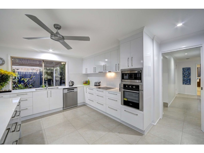 20 Fairway Drive, Bargara QLD 4670