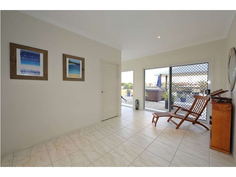7 Janet Court, Coral Cove QLD 4670