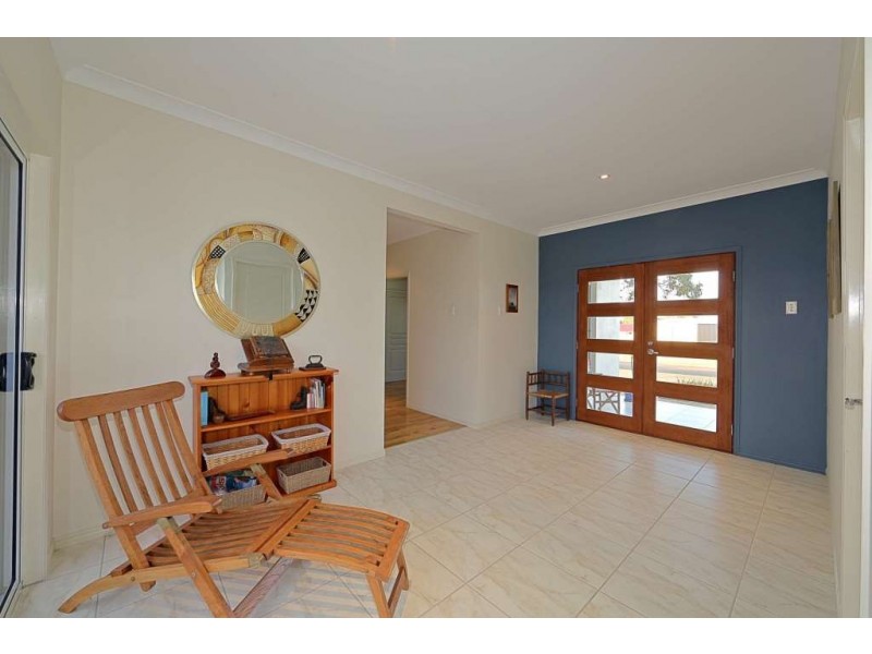 7 Janet Court, Coral Cove QLD 4670