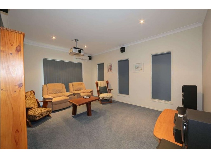 7 Janet Court, Coral Cove QLD 4670