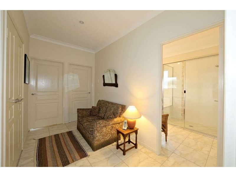 7 Janet Court, Coral Cove QLD 4670